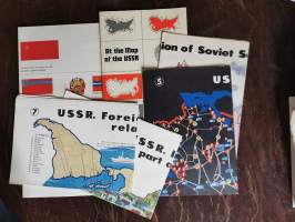 Neuvostoliiton karttoja ja lippuja (At the Map of the USSR)