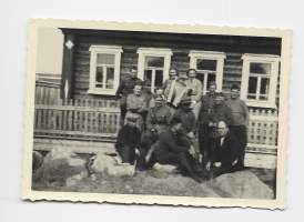 Lotta - lottia ja sotilaita Itä-Karjalassa  - valokuva 6x9 cm
