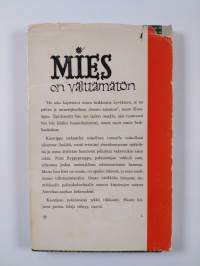 Mies on välttämätön : pakinoita
