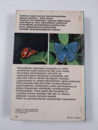 Pikkueläimiä : perhosia, korentoja, kovakuoriaisia, kotiloita ym