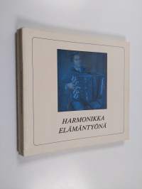 Harmonikka elämäntyönä : juhlakirja Lasse Pihlajamaalle 1.8.1986 70 vuotta