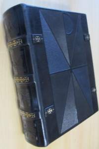 Kodin Raamattu eli Pyhä Raamattu apokryfikirjoineen, liittenä 95 mestarimaalasta ja kartasto