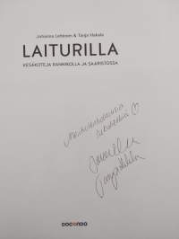 Laiturilla : kesäkoteja rannikolla ja saaristossa (signeerattu, tekijän omiste)