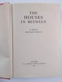 The Houses in Between - A Novel