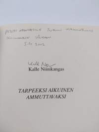 Tarpeeksi aikuinen ammuttavaksi (signeerattu, tekijän omiste)