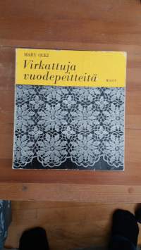 Virkattuja vuodepeitteitä