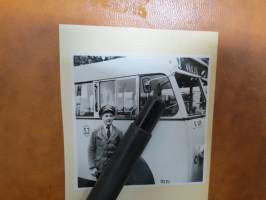 Linja-auto - linja-autot, Ruotsi  (Växjö?) 1940-luku -valokuva  -SJ buss / bussar närä Växjö, 1940-talet i Sverige