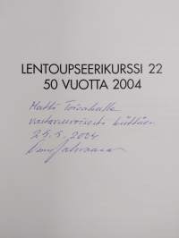 Lentoupseerikurssi 22 : 50 vuotta 2004 (signeerattu, tekijän omiste)