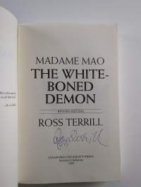 Madame Mao : the white boned demon (signeerattu)