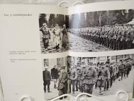 Vapautemme vartiossa - kuvateos suojeluskuntajärjestöstä vv. 1917-1944