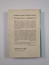 Puuhevonen pakkasessa : familiääreja kertomuksia triviaaleista aiheista