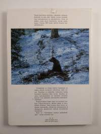 Karhu : kuvauksia pohjoisten metsien valtiaasta