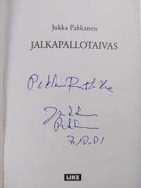 Jalkapallotaivas (signeerattu, tekijän omiste)