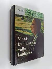 Vuosikymmenten valinkauhassa : muistelmia 3