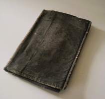 Vanha kulunut  lompakko 10x15 cm  nahkaa