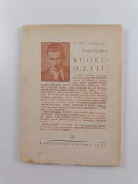 Ruoko miettii : runoja