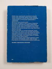 Saattue näkyvissä : meriromaani