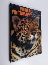 Wildlife photography : the art and technique of ten masters