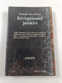 Kivispiirassa jalokivi