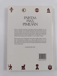Paistaa päivä pimeään