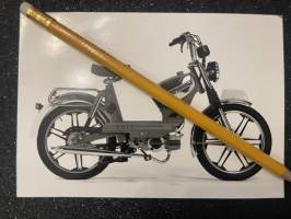 Sparta  / II -mopedi / moottoripyörä tai niihin liittyvä -valokuva, promootiokuva / promotional photograph of a moped / motercycle / related