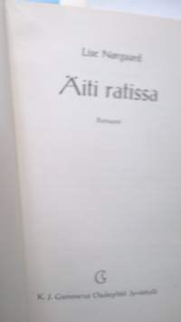 Äiti ratissa