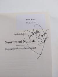 Nuoruuteni Nunnala : sisäoppilaitoksen salatut vuodet (signeerattu, tekijän omiste)