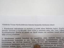 Viheltävän Viisaan Myrkkykäärmeen Salaisten Suosijoiden ritarikunta - 2 kpl ritarimerkkejä nauhoin, Turun Yliopiston Lääketieteen Kandidaattiseura