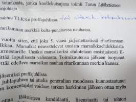 Viheltävän Viisaan Myrkkykäärmeen Salaisten Suosijoiden ritarikunta - 2 kpl ritarimerkkejä nauhoin, Turun Yliopiston Lääketieteen Kandidaattiseura