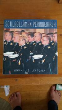 Sotilaselämän perinnekirja
