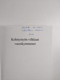 Kehitystyön vilkkaat vuosikymmenet : kokemuksia rakennusyritysten kehitystoiminnasta 1970-1990-luvuilla (signeerattu, tekijän omiste)