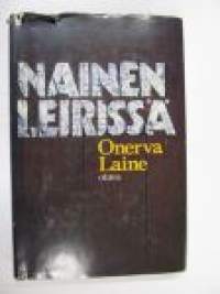 Nainen leirissä