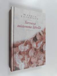 Turvassa toistemme lähellä : runoja lähimmäisyydestä 1980-2000