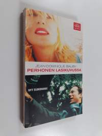 Perhonen lasikuvussa