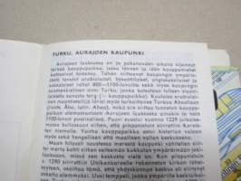 Turku - Åbo matkailukartta 1976, mukana monikielinen selostusosa sekä erillinen kaksipuolinen kartta taskukokoisessa kansiossa