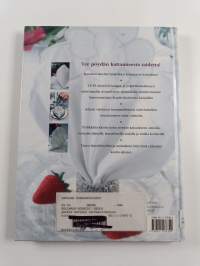 Kaunis kattaus lautasliinoilla