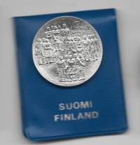 10 markkaa 1977  Itsenäisyys 60 v - hopeaa alkuperäisessä kotelossa