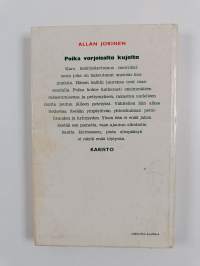 Poika varjoisalta kujalta
