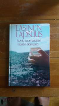 Lasinen lapsuus - kuvia suomalaisen lapsen elämästä
