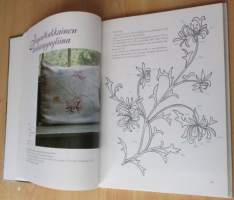 Isoäidin kauniit käsityöt perinteisiä suomalaisia ristipisto- ja kirjontatöitä