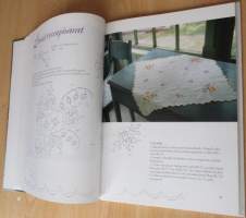 Isoäidin kauniit käsityöt perinteisiä suomalaisia ristipisto- ja kirjontatöitä