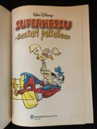 Superhessu -sankari paikallaan, juhlajulkaisu.