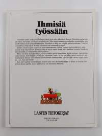 Ihmisiä työssään