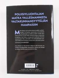 Syytön jos sitäkään : Mikko Paateron tie passitoimiston apulaisesta poliisiylijohtajaksi (ERINOMAINEN)