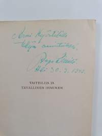 Taiteilija ja tavallinen ihminen : rajankäyntiä taiteilijakutsumuksesta : kulttuurikriisin tarkkailua taiteessa (signeerattu, tekijän omiste)