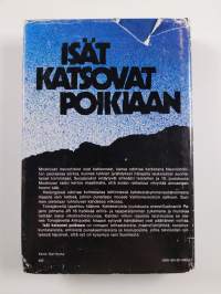 Isät katsovat poikiaan