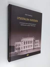 Lyseotalon vuosisata : Jyväskylän lyseon päärakennuksen ja opinkäynnin vaiheita 1900-luvulla
