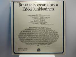 Lp Ruusuja hopeamaljassa - Erkki Junkkarinen
