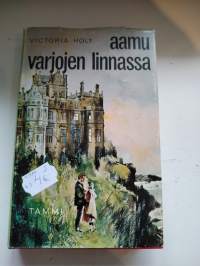 Aamu varjojen linnassa