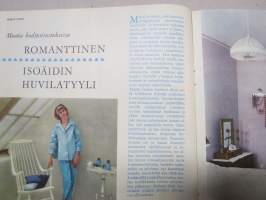 Me Naiset 1961 nr 42, Kansikuva Sinikka Salkama kuvannut Caj Bremer, Alain Delon, Maria Lang, Riemuperhe / musiikkiperhe Lehtelä, Uudet hatut, Kissatesti, Farah Diba